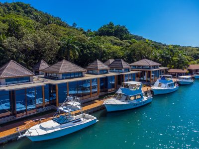 Anthony Key's Resort - Roatan, Honduras dive boats