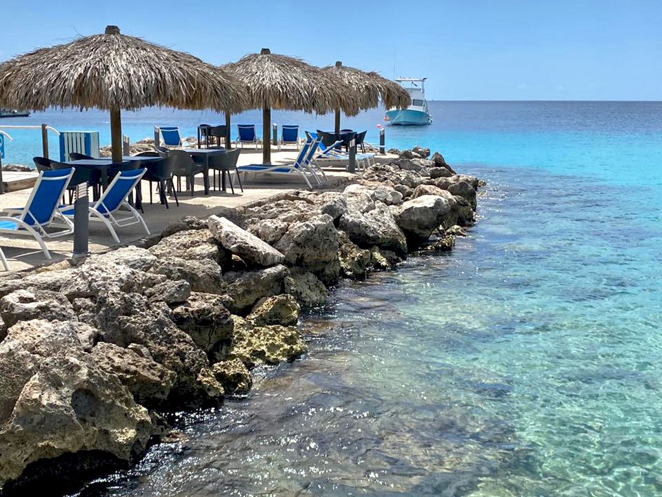 Divi Flamingo Beach Resort & Casino - Bonaire outdoor lounge