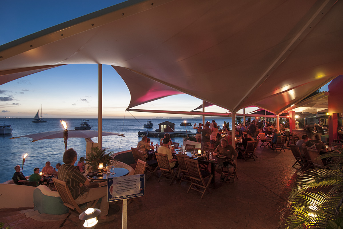 Captain Dons Habitat - Bonaire outdoor restaurant