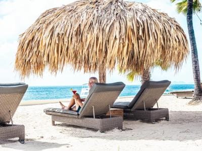 Buddy Dive Resort - Bonaire beach lounge
