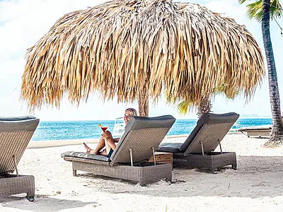 Buddy Dive Resort - Bonaire beach lounge