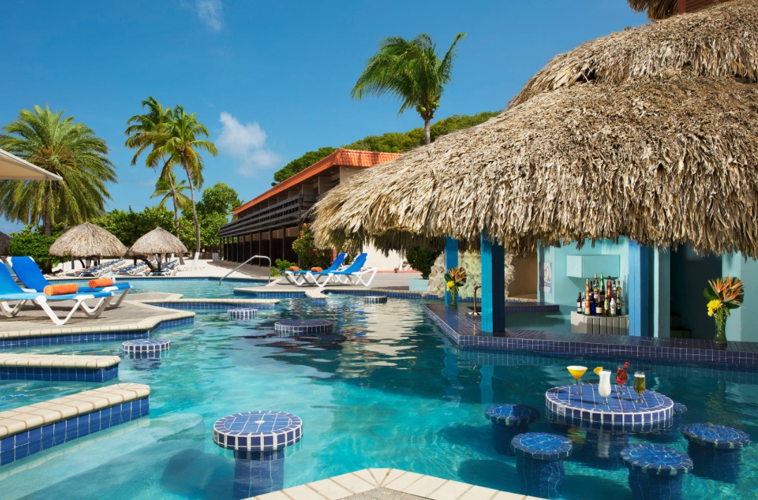 Sunscape Curacao Resort, Spa & Casino - Curacao pool bar