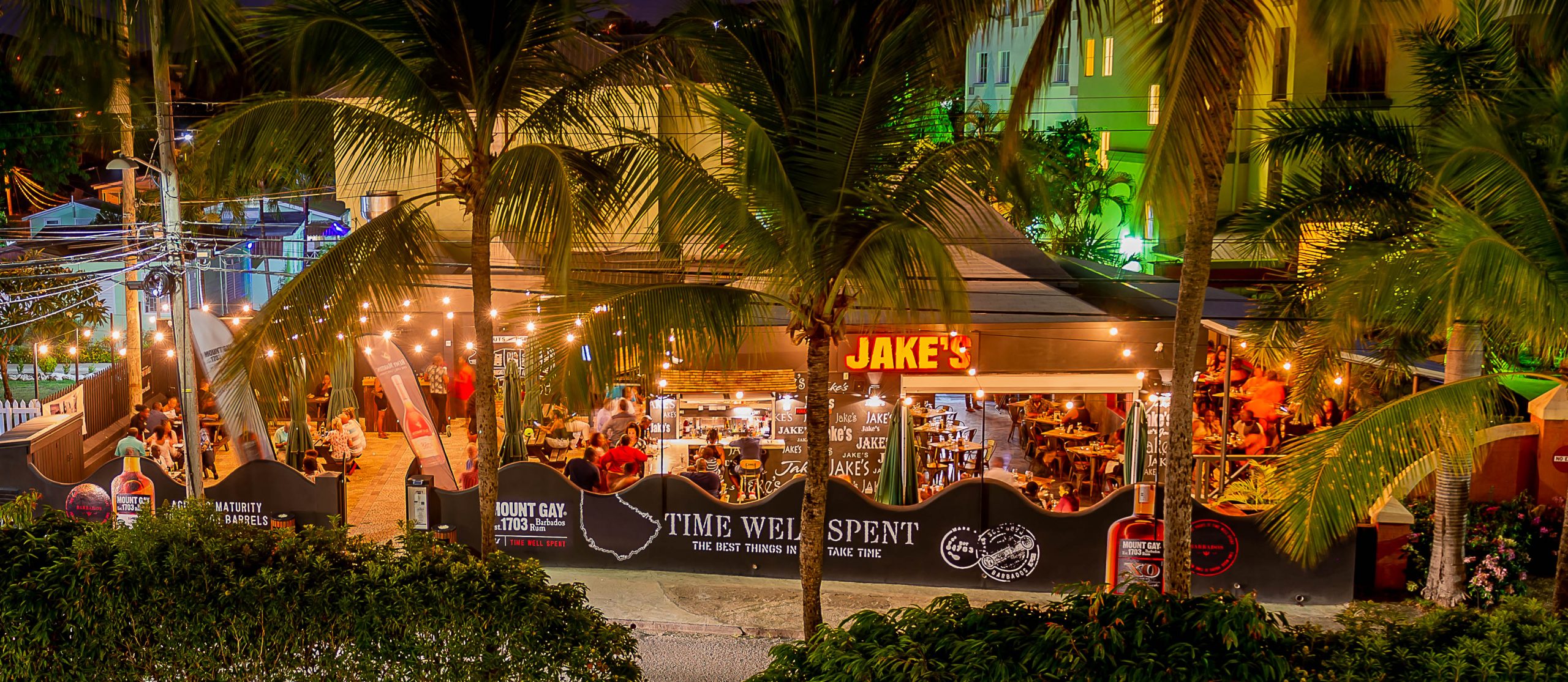 Coconut Court Beach Resort - Barbados public bar
