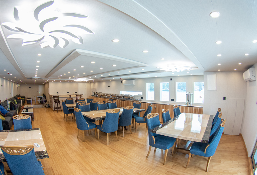 Emperor Explorer - Maldives liveaboard dining