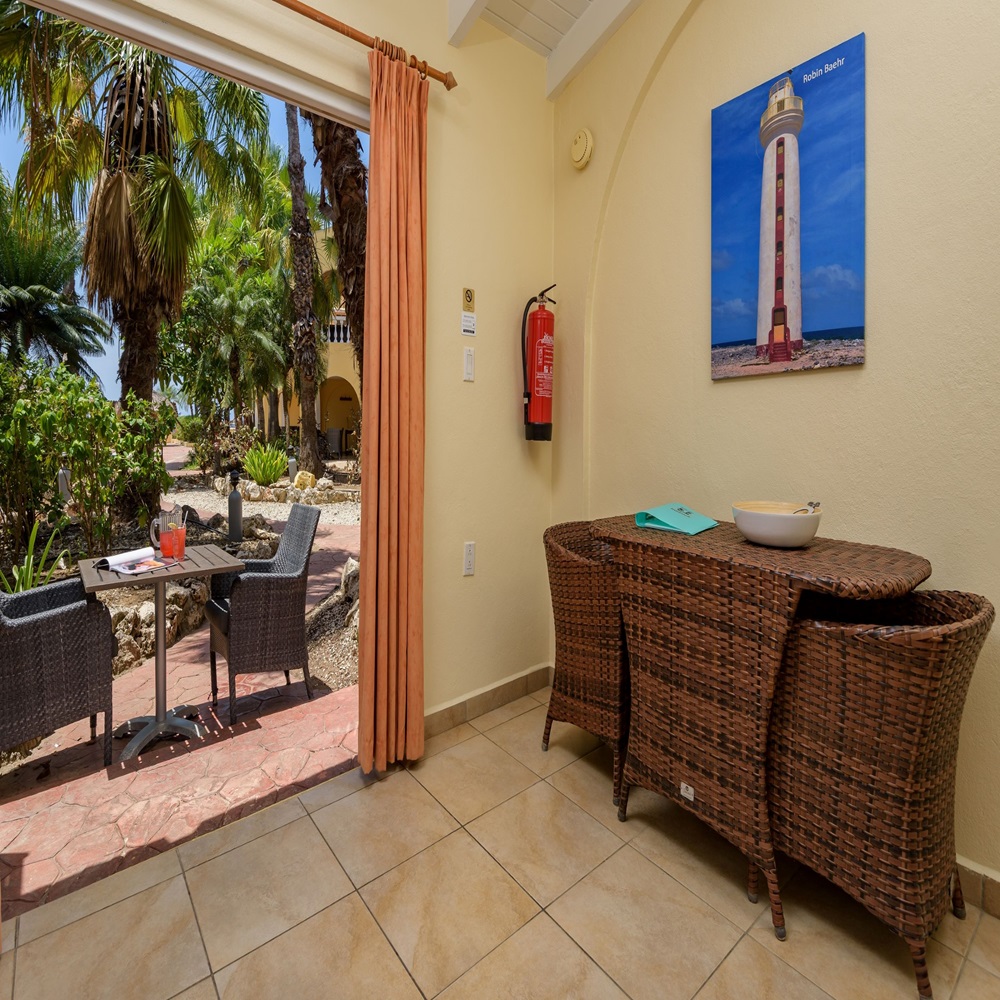 Buddy Dive Resort - Bonarie studio living room / patio