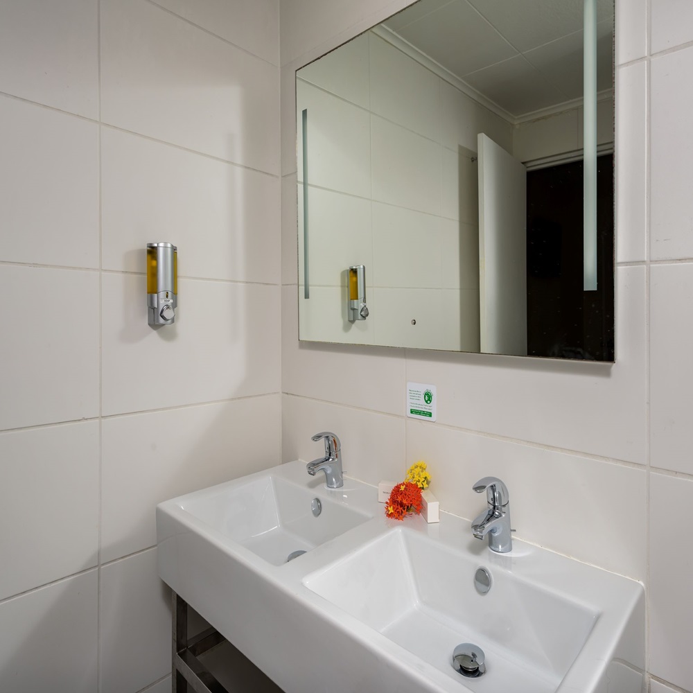 Buddy Dive Resort - Bonarie studio bathroom
