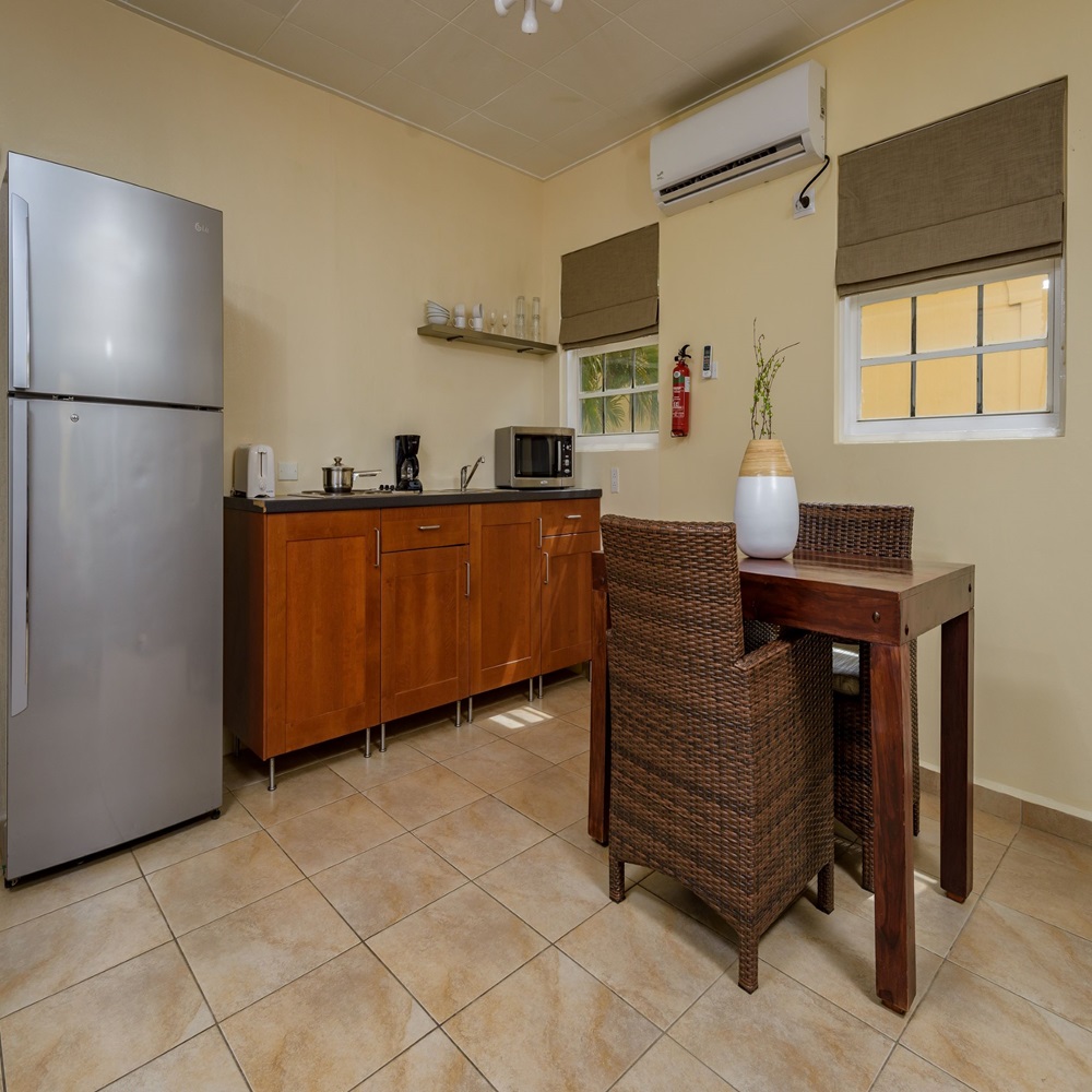 Buddy Dive Resort - Bonarie 1 bedroom kitchen / dining