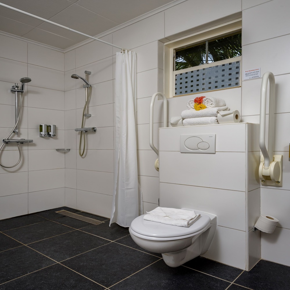 Buddy Dive Resort - Bonarie 1 bedroom bathroom