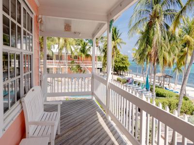 Little Cayman Beach Resort - Cayman Island bedroom balcony