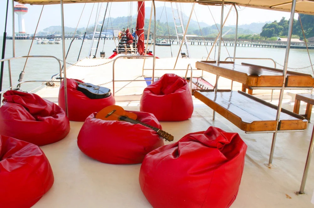 The Phinisi - Thailand liveaboard outdoor lounge